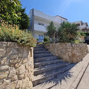 https://apartments-ema-pag-island.hotelinzadar.com