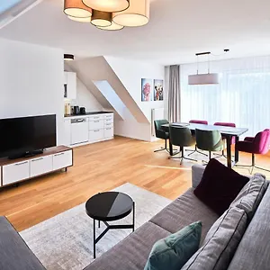 Myfavorit - Spacious Next To Puplic Transport U1 Direct Connection To Citycenter Apartmán