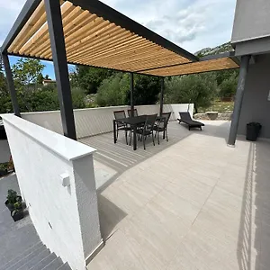 https://apartment-josipa-starigrad-paklenica.hotelinzadar.com